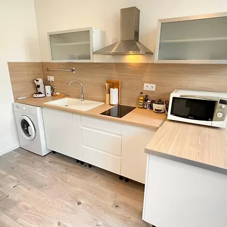 L'iberis - Toutes Les Commodites Dans La Rue - 1er Etage *